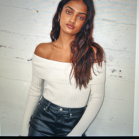 New—never worn—off the shoulder sweater from Tilly’s! - Picture 2 of 2